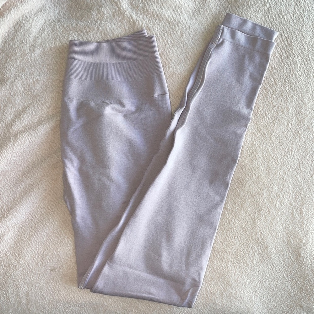 Lilac amplify leggings